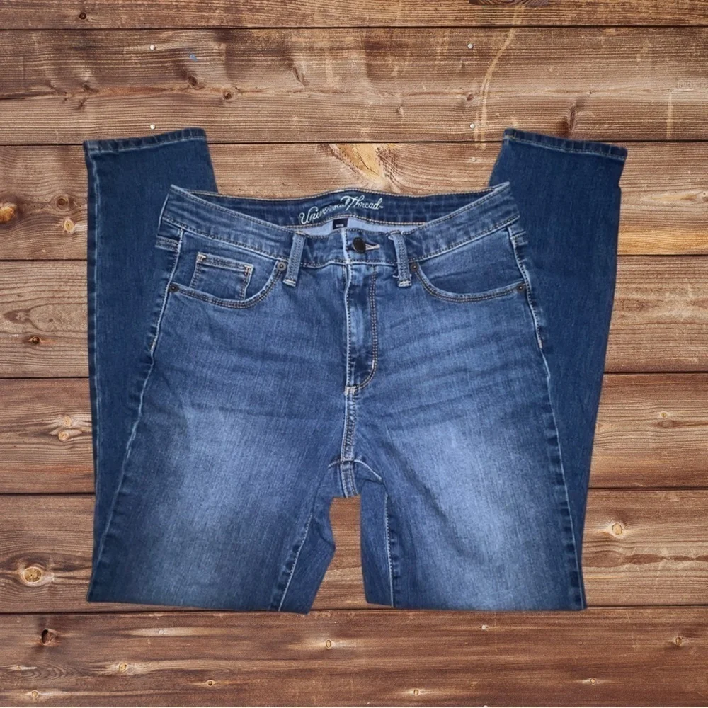 Universal Thread Women’s Dark Blue Jeans Size 8/29R - Perfect Fit & Style